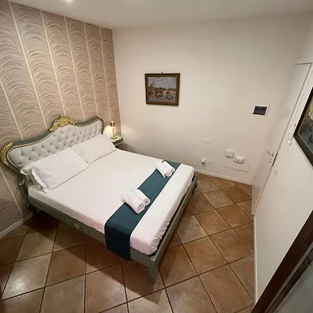 Residenza Catullo Πανσιόν *